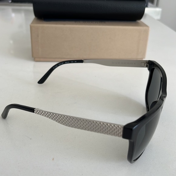 Good condition used Black Burberry Sunglasses. - Picture 4 of 6